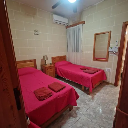 Attard Seafront 3 In Marsalforn Apartament *