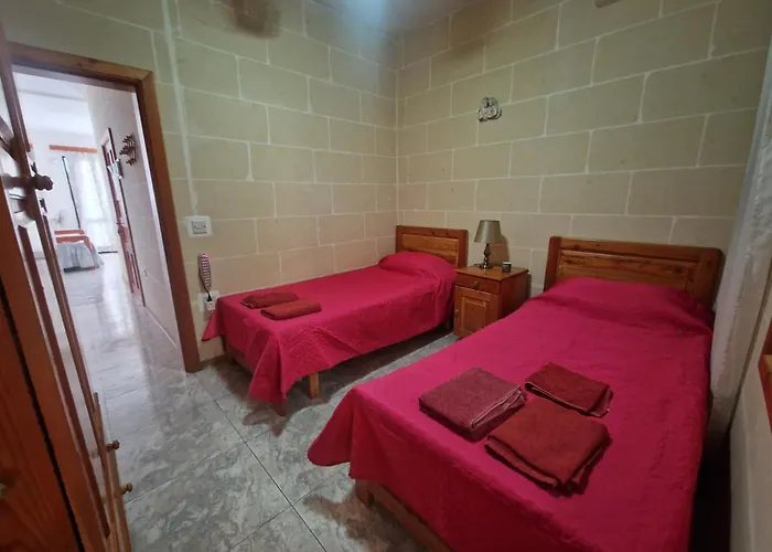 Attard Seafront 3 In Marsalforn Apartment *