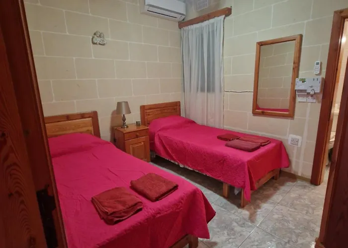 Attard Seafront 3 In Marsalforn Apartment *